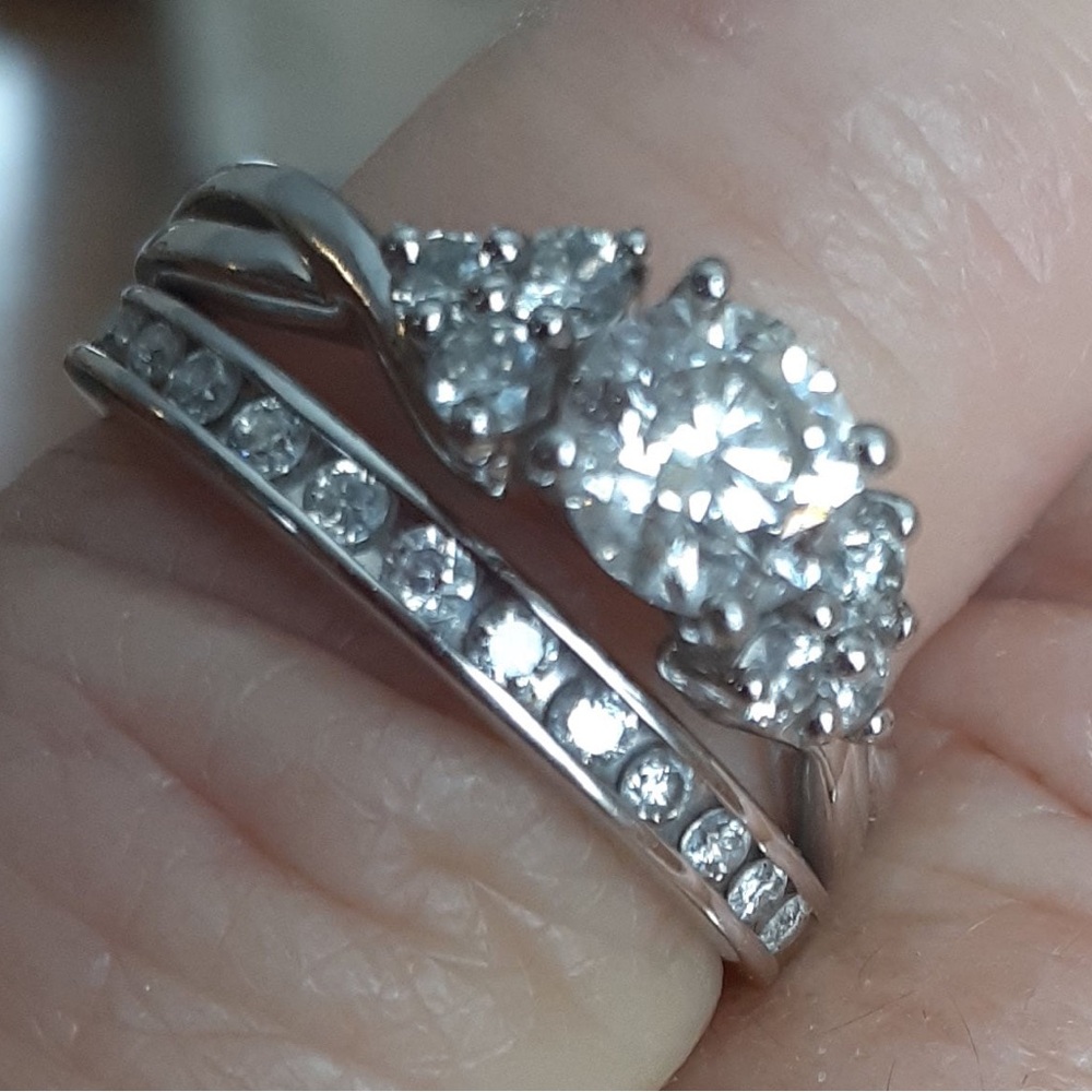 Elegant 14k white Gold engagement ring 1 carat Canadian diamond ring